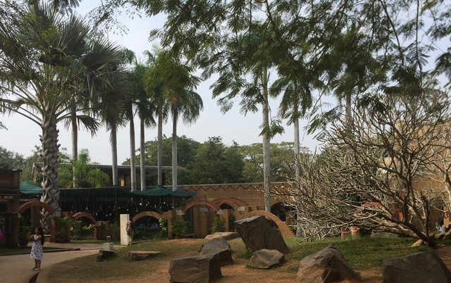 Auroville acesso visitor center display